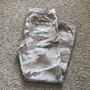 American Eagle camo joggers